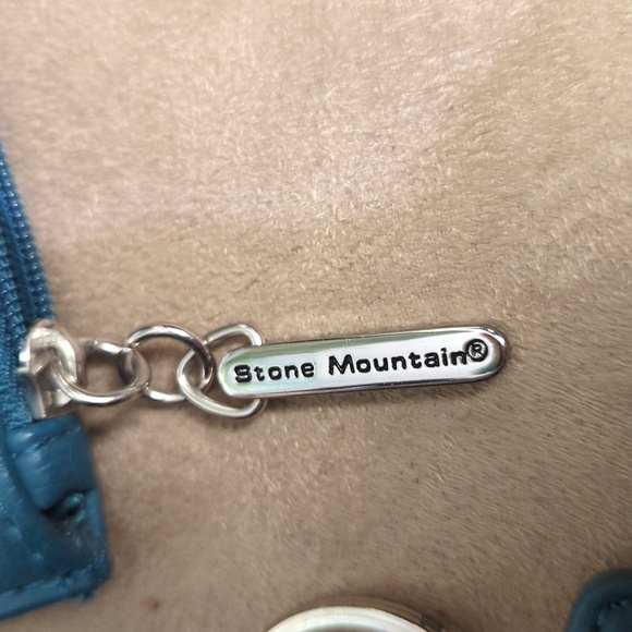 Stone Mountain 2 small zipper wallets/card holders & keychain! Leather Euc - Picture 8 of 8